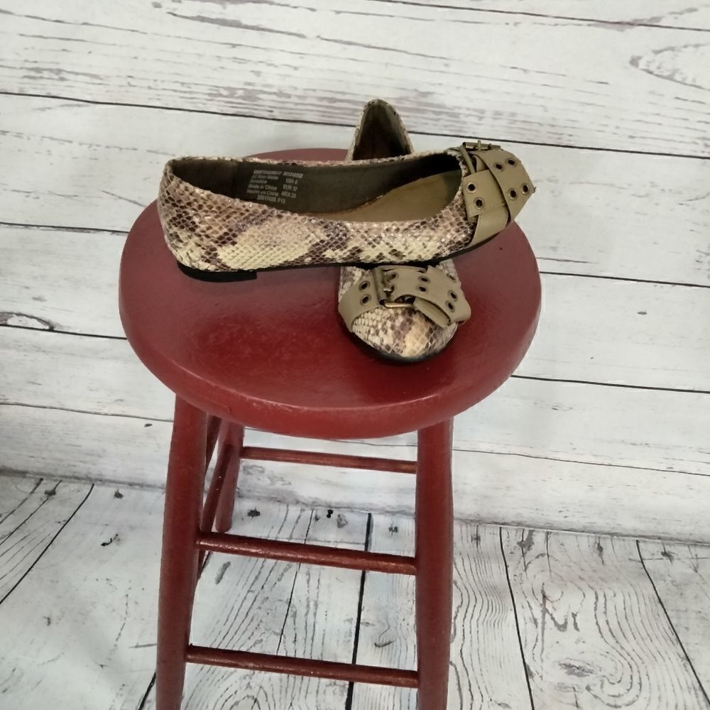 "Faded Glory" woman's flat shoes